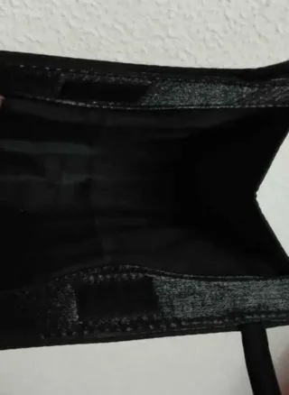 Bolso de mano negro satén lazo asas