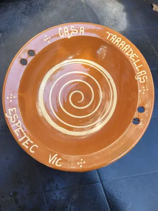 Bol de cerámica marrón