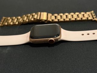 Apple Watch Series 4 GPS + Cellular Oro