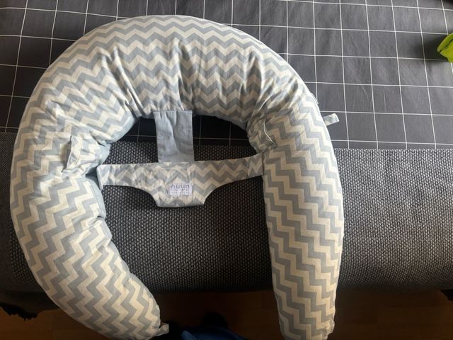 Cojín de lactancia Nuun gris y blanco