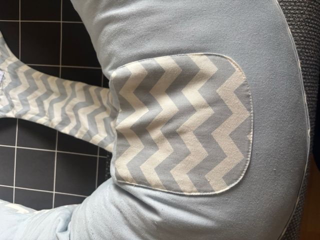 Cojín de lactancia Nuun gris y blanco