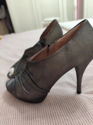 Zapatos de tacón plateados talla 37