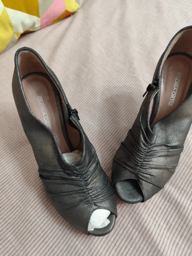 Zapatos de tacón plateados talla 37