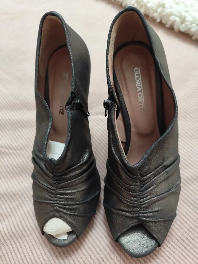 Zapatos de tacón plateados talla 37