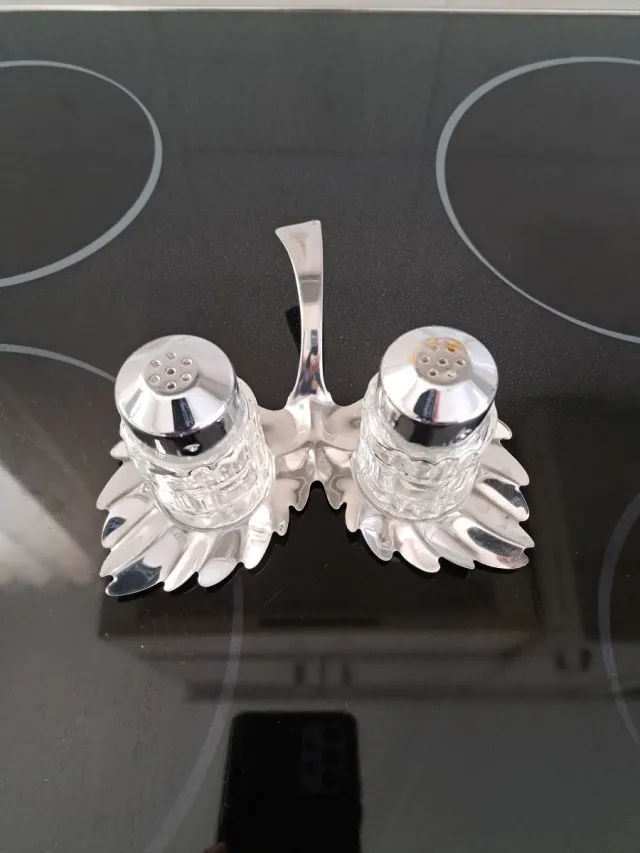 Sale e pepe in foglia argento