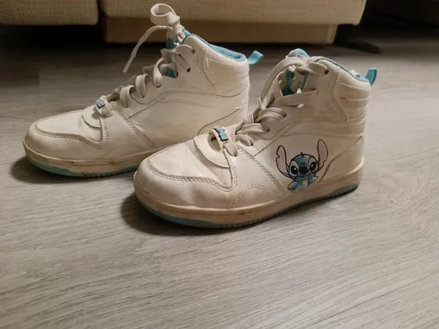 Zapatillas Botas Stitch Blancas y Azules