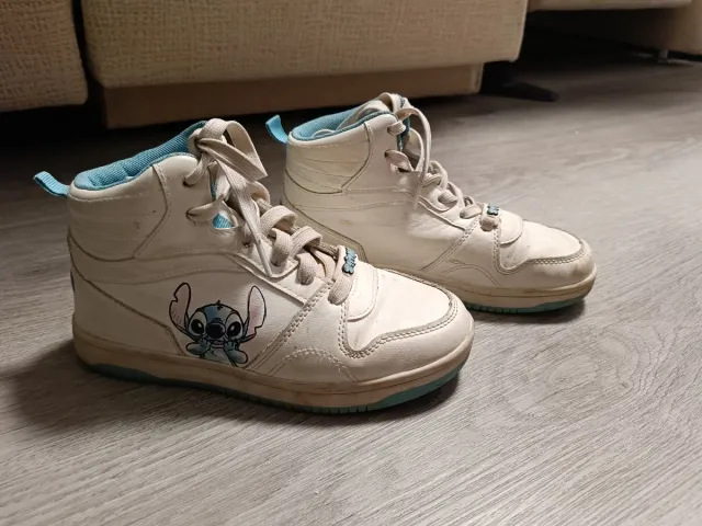 Zapatillas Botas Stitch Blancas y Azules