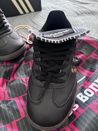 Zapatillas Mujer Negras y Doradas