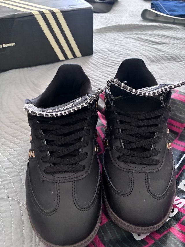 Zapatillas Mujer Negras y Doradas