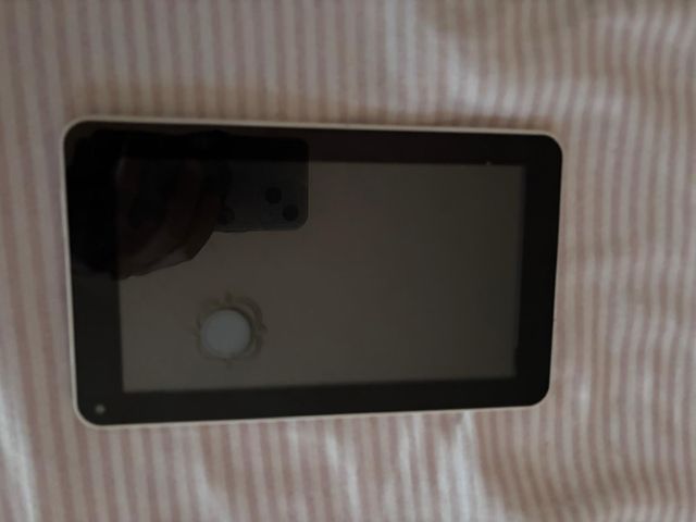 Tablet blanca y negra i-joy neón 7 con funda