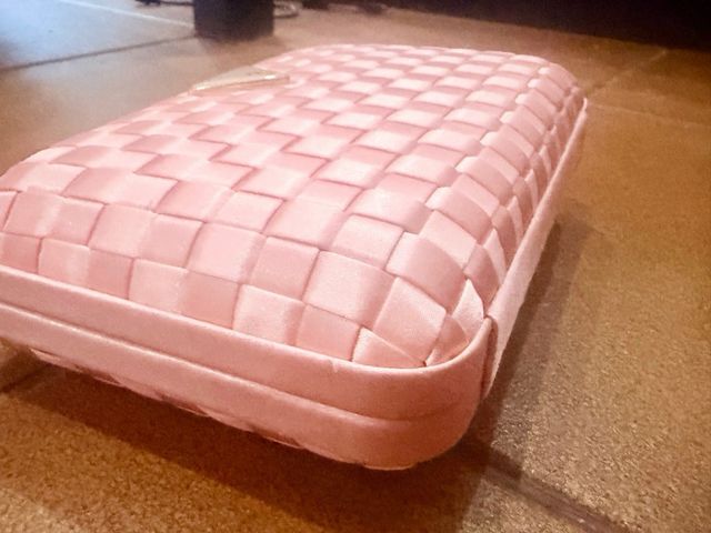 Bolso Guess Rosa y Dorado