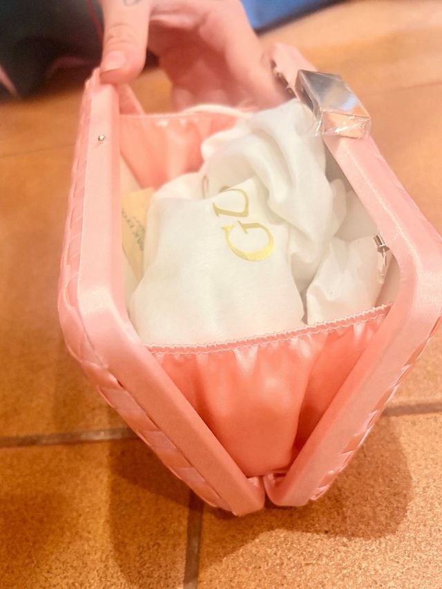 Bolso Guess Rosa y Dorado