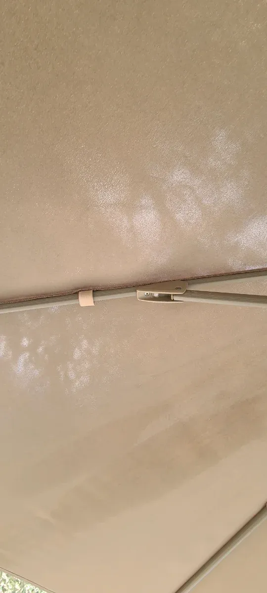 Parasol excéntrico marrón