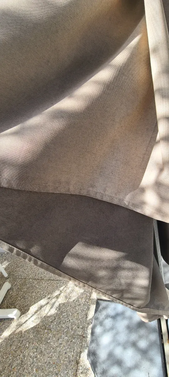 Parasol excéntrico marrón