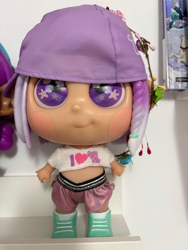 Muñeca Trottie con gorra y ropa