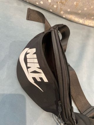 Riñonera Nike Negra