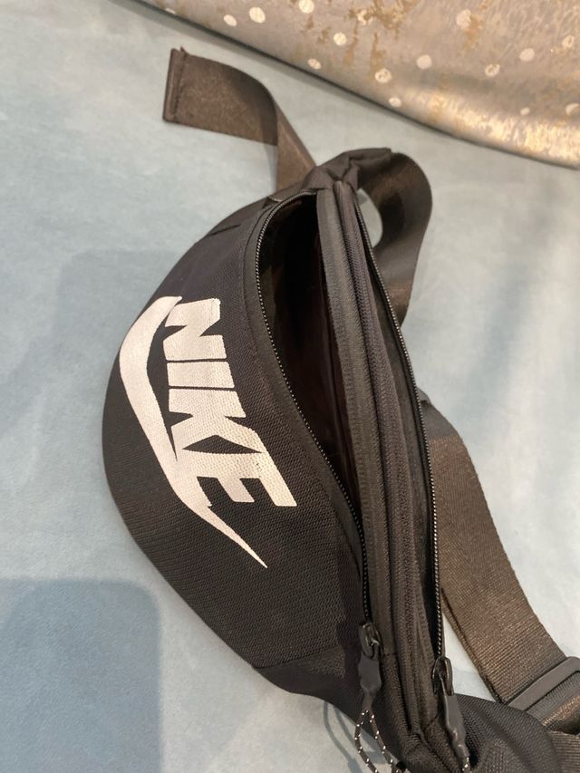 Riñonera Nike Negra