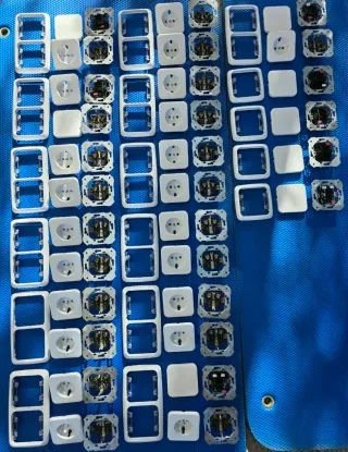 Simón 31 Blanco Mecanismos completos.