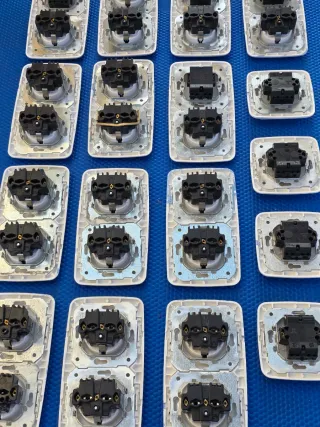 Simón 31 Blanco Mecanismos completos.