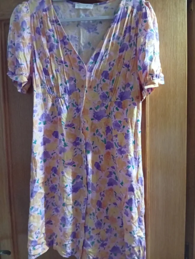 Vestido floral amarillo y morado