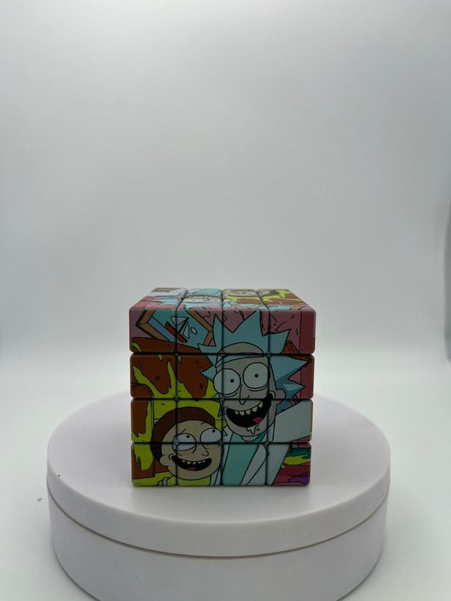 Cubo rubik molinillo 4 partes con iman