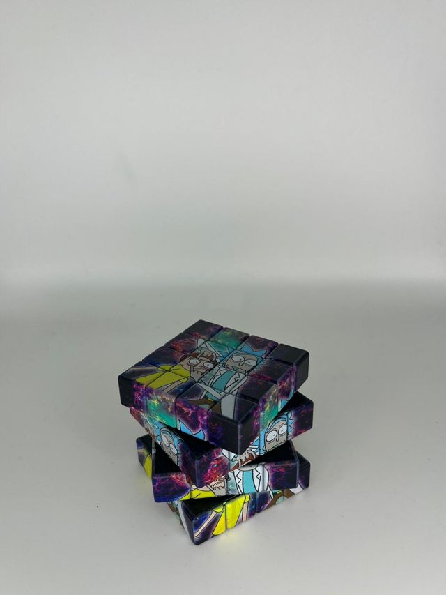 Cubo rubik molinillo 4 partes con iman
