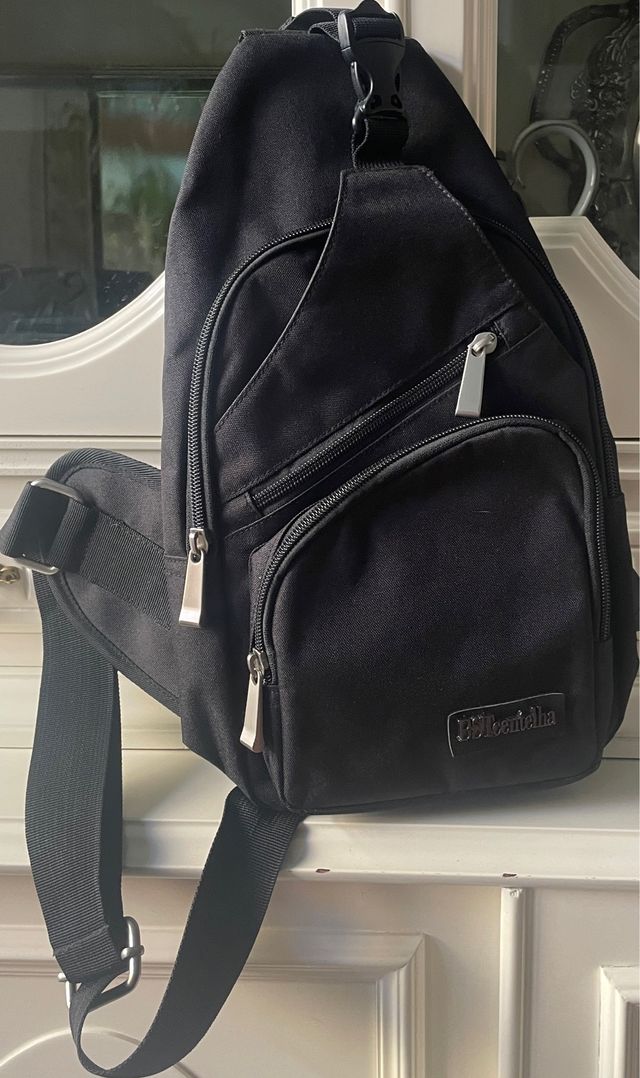 Mochila cruzada negra