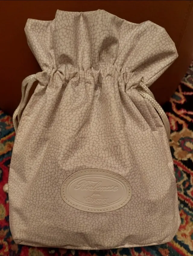 Pochette Borbonese per Kerastase