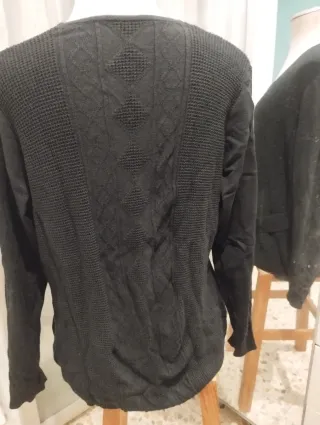 Jersey de punto negro con cinturón