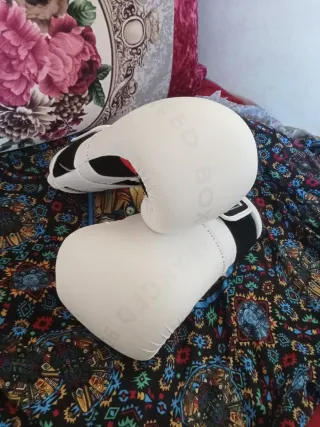 Guantes de boxeo Outshock blancos talla 2