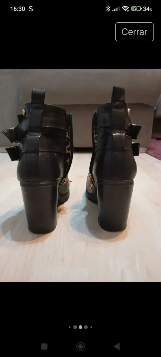 Botines XTI negros con hebillas