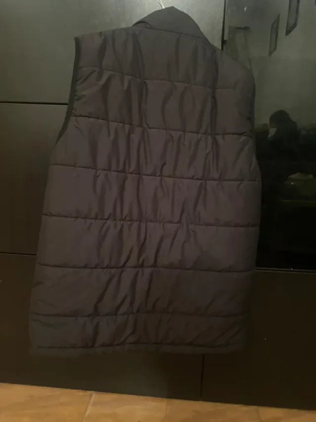 Colete preto acolchoado