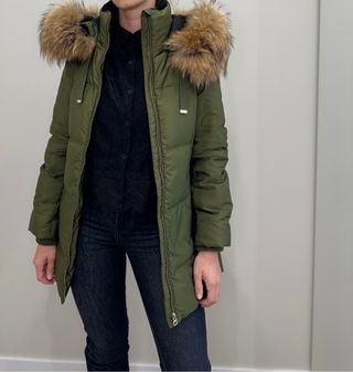 Plumífero Zara verde con capucha y pelo