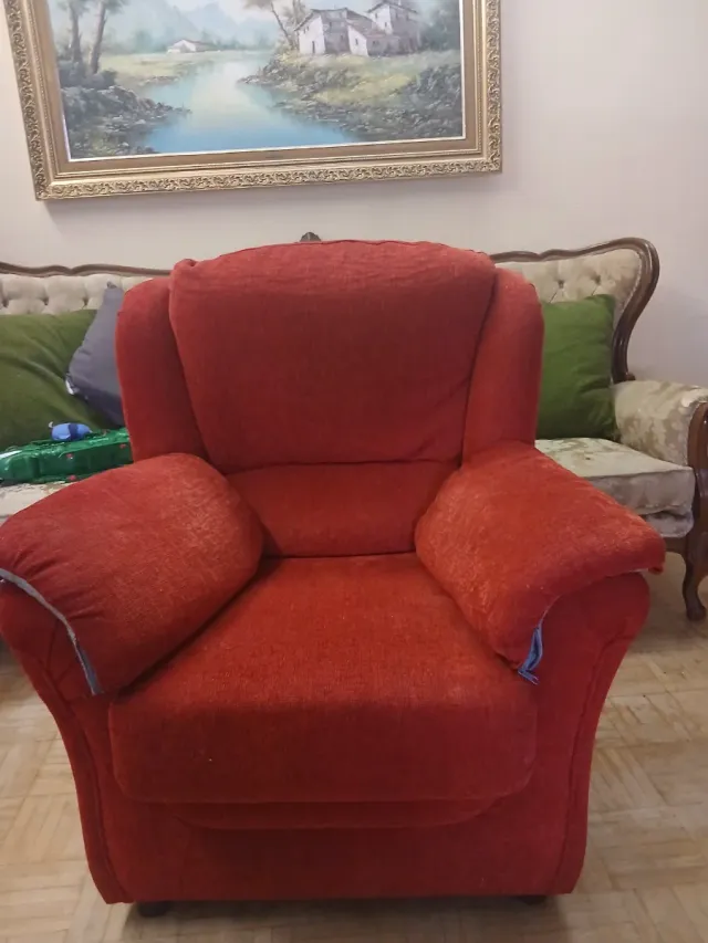 Sillón de tela rojo