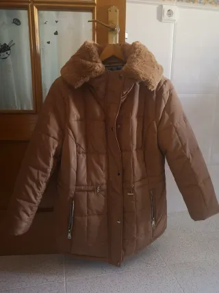 Parka de señora muy ponible y de mucho abrigar.