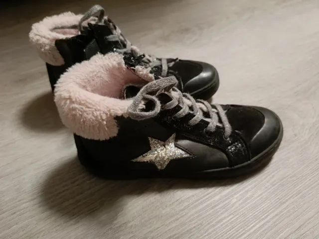 Botas niña Pablosky negras con estrella