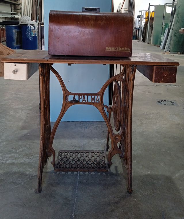 Máquina de coser Singer antigua