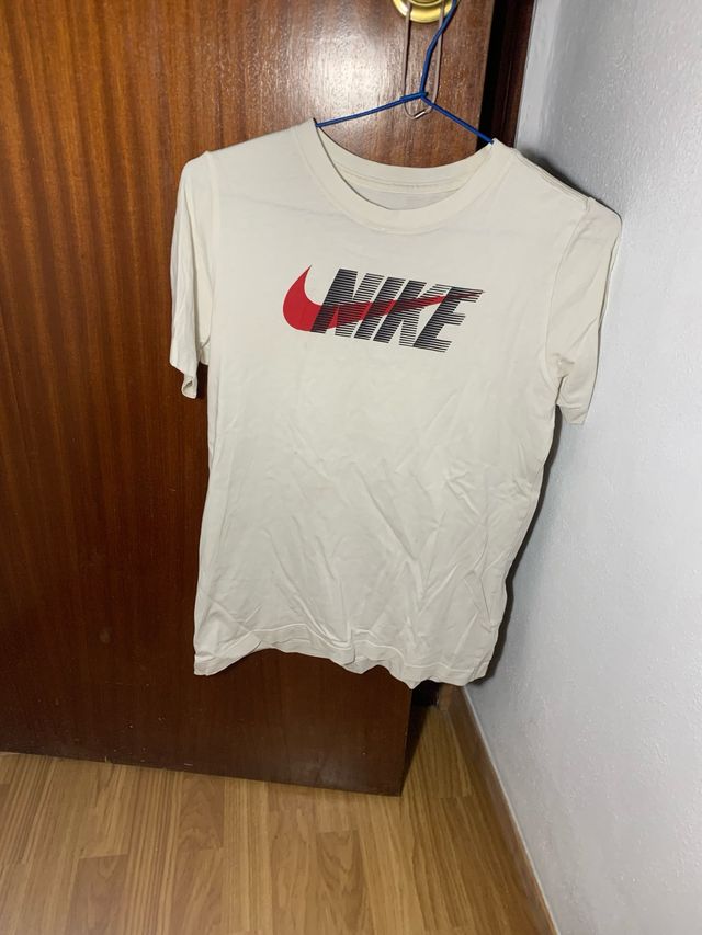 Camiseta Nike Beige