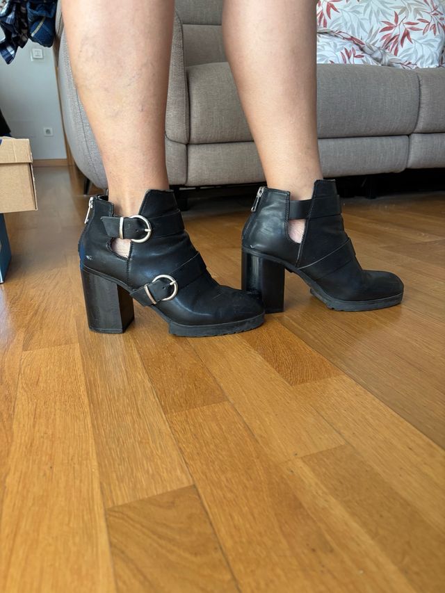 Botines negros tacón hebillas