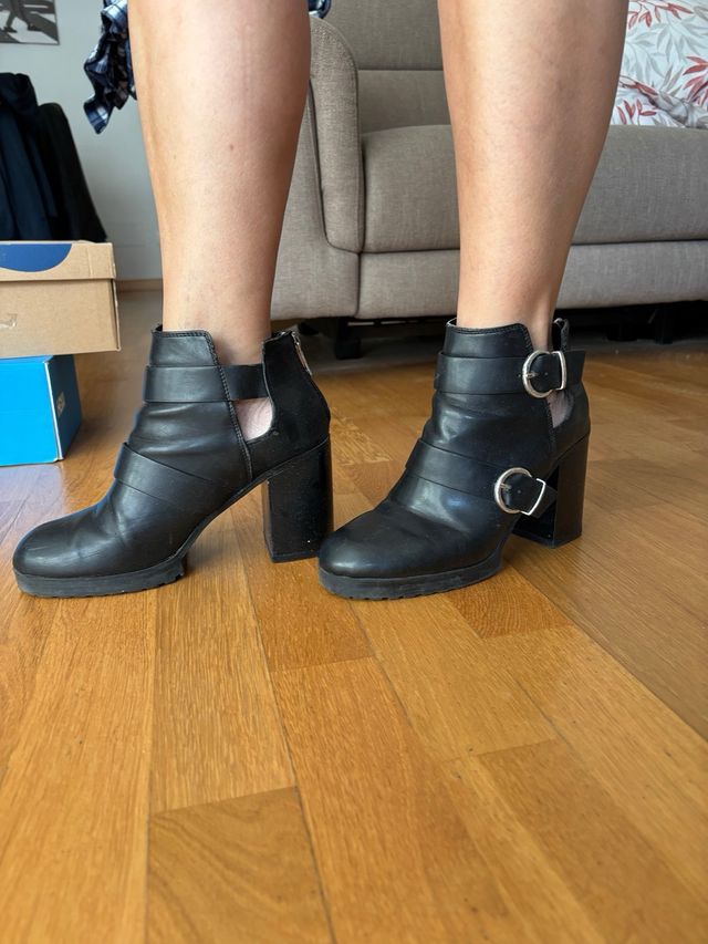 Botines negros tacón hebillas