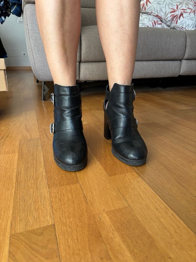 Botines negros tacón hebillas