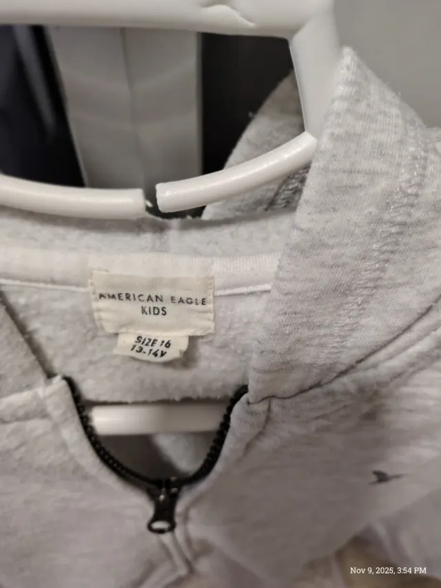 Chaqueta con cremallera American Eagle gris