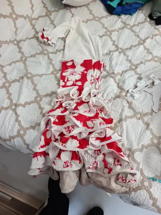 Traje de flamenca rojo y blanco 5 a 6 años
