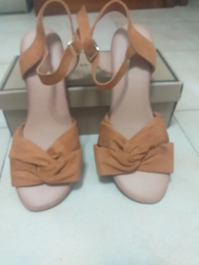 Sandalias tacón camel