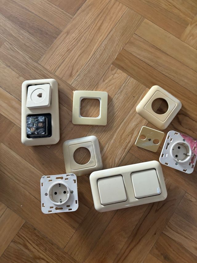 Enchufes e interruptores varios