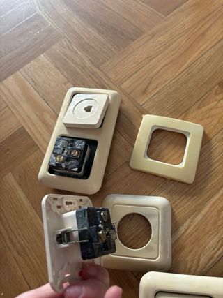 Enchufes e interruptores varios