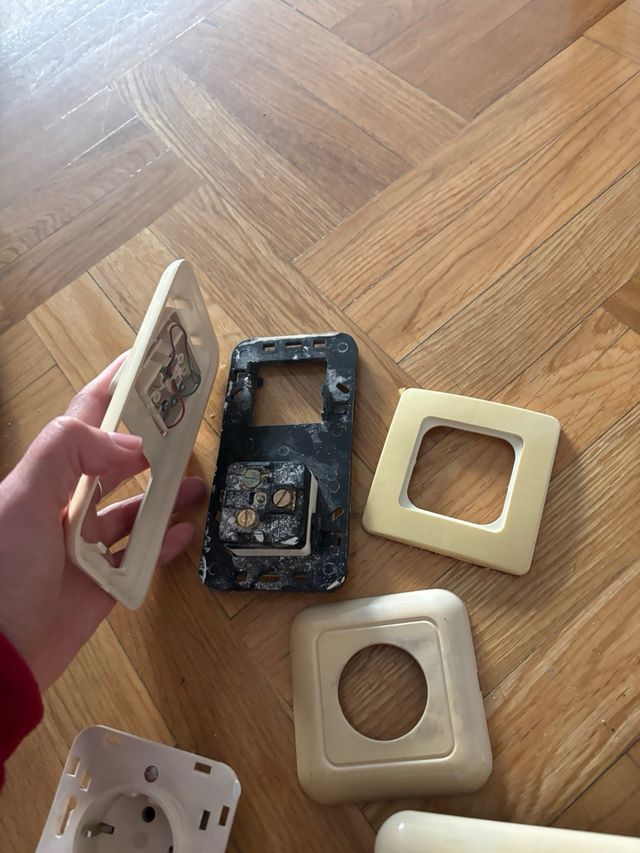 Enchufes e interruptores varios