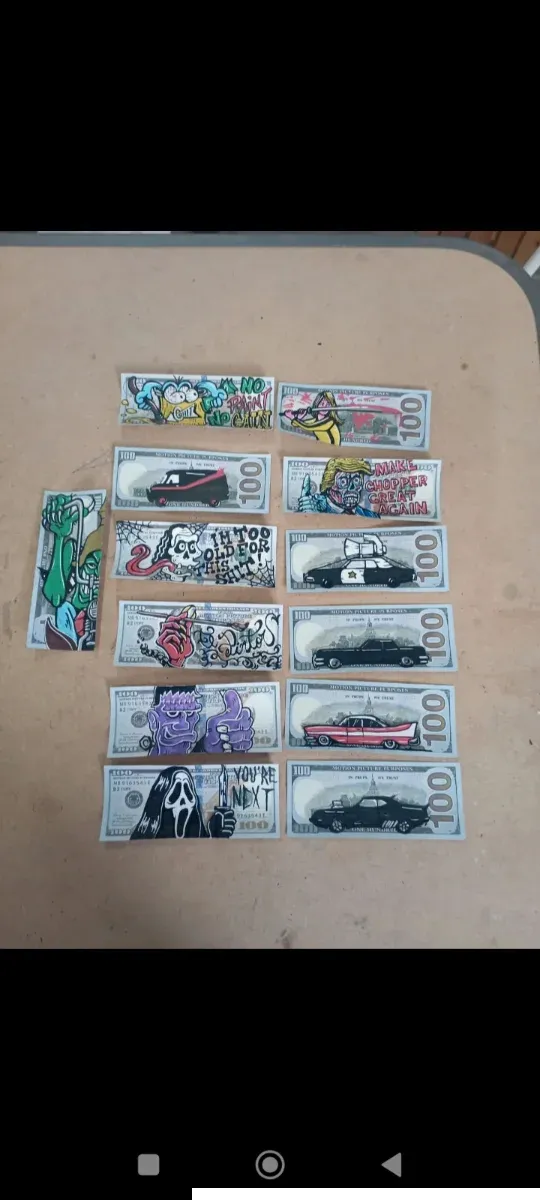 Banconote finte dipinte a mano