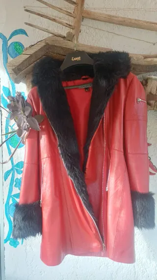 Chaquetón Piel Roja con Pelo Negro
