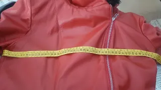Chaquetón Piel Roja con Pelo Negro